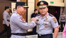 Kapolda Sulawesi Utara Irjen Pol Yudo Hermanto, S.I.K., M.M. dan Awi Setiyono, S.I.K., M.Hum. menerima kenaikan pangkat menjadi Inspektur Jenderal Polisi (Irjen Pol).