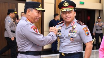 Kapolda Sulawesi Utara Irjen Pol Yudo Hermanto, S.I.K., M.M. dan Awi Setiyono, S.I.K., M.Hum. menerima kenaikan pangkat menjadi Inspektur Jenderal Polisi (Irjen Pol).