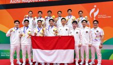 Penantian Indonesia untuk meraih medali emas di Asian Games 2026 akhirnya berakhir. Tim bulu tangkis beregu putra Indonesia berhasil mengalahkan China dengan skor 3-2 pada final di Ichinomiya City Municipal Gymnasium, Jepang, Kamis (24/9/2026).