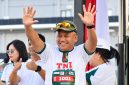 Pangdam Mirza Agus juga mengikuti kegiatan olahraga bersama tersebut bersama Ketua Persit Kartika Chandra Kirana Daerah XIII/Merdeka Ny. Lely Mirza Agus.