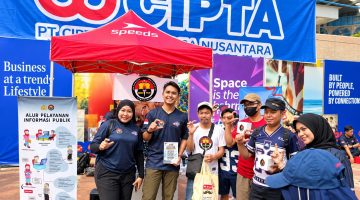Divisi Humas Polri menggelar sosialisasi hak masyarakat untuk memperoleh informasi publik di kawasan Car Free Day (CFD) Jalan Sudirman, Jakarta Selatan, Minggu (27/9/2026) pagi.
