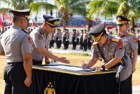 Kapolda Sulawesi Utara Irjen Pol Yudo Hermanto memimpin serah terima jabatan (sertijab) Wakapolda Sulut dari Irjen Pol Awi Setiyono kepada Brigjen Pol Dr. Susetio Cahyadi, S.I.K., M.M., M.H., CFrA., CSA.