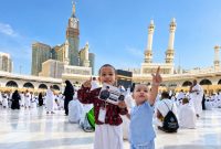Dua bersaudara asal Bogor, Ulil Albab Presisi (4) dan Sattar Abdillah Presisi (1), mendapat kesempatan menjalani ibadah umrah melalui Program Wisata Religi Umrah Presisi.