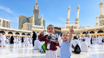 Dua bersaudara asal Bogor, Ulil Albab Presisi (4) dan Sattar Abdillah Presisi (1), mendapat kesempatan menjalani ibadah umrah melalui Program Wisata Religi Umrah Presisi.