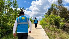Setelah sekitar 23 tahun menghadapi akses jalan tanah yang sulit, masyarakat Desa Cempaka Putih, Kecamatan Tolinggula, Kabupaten Gorontalo Utara, kini menikmati jalan usaha tani yang lebih layak.