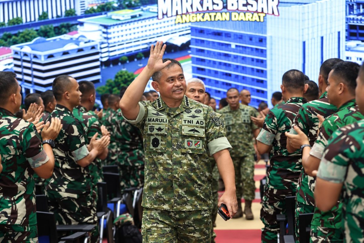 Kepala Staf Angkatan Darat (Kasad) Jenderal TNI Maruli Simanjuntak memberikan pengarahan kepada 412 calon Komandan Satuan (Dansat) TNI AD di Aula A.H. Nasution, Mabesad, Jakarta, Selasa (29/9/2026).