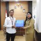 Manager PLN UP3 Tahuna Eko Yuwono kepada Wakil Bupati Kepulauan Talaud Anisya Gretsya Bambungan, S.E.,