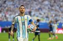 Lionel Messi resmi mengumumkan pensiun dari sepak bola internasional bersama Timnas Argentina pada usia 39 tahun.