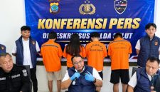 Dirreskrimsus Polda Sulut Kombes Pol F.X. Winardi Prabowo, didampingi Kasubdit Siber AKBP Effendy Tubagus dan Kasubbid Penmas Bidhumas AKBP Peter Gosal, dalam konferensi pers di Balai Wartawan Polda Sulut, Rabu (7/10/2026). (Ist) 