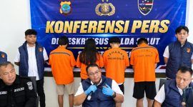 Dirreskrimsus Polda Sulut Kombes Pol F.X. Winardi Prabowo, didampingi Kasubdit Siber AKBP Effendy Tubagus dan Kasubbid Penmas Bidhumas AKBP Peter Gosal, dalam konferensi pers di Balai Wartawan Polda Sulut, Rabu (7/10/2026). (Ist) 
