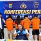 Dirreskrimsus Polda Sulut Kombes Pol F.X. Winardi Prabowo, didampingi Kasubdit Siber AKBP Effendy Tubagus dan Kasubbid Penmas Bidhumas AKBP Peter Gosal, dalam konferensi pers di Balai Wartawan Polda Sulut, Rabu (7/10/2026). (Ist) 