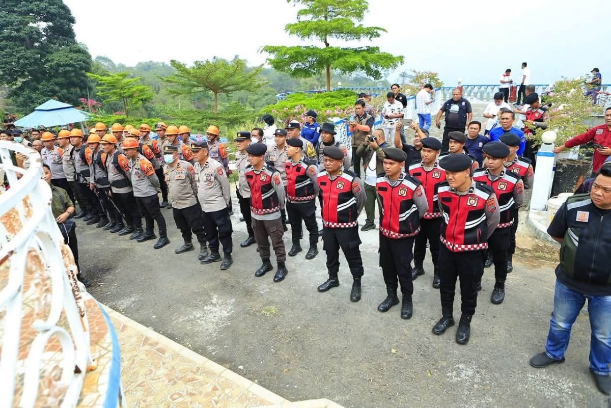 Polres Tomohon bersama TNI, Pemerintah Kota Tomohon, dan unsur terkait memperkuat koordinasi untuk menangani kebakaran hutan di kawasan Gunung Lokon.