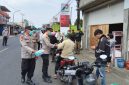 Polres Tomohon membagikan 1.000 masker kepada masyarakat di empat titik wilayah hukumnya, Jumat (16/10/2026).