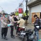 Polres Tomohon membagikan 1.000 masker kepada masyarakat di empat titik wilayah hukumnya, Jumat (16/10/2026).