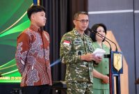 Pangdam XIII/Merdeka Mayjen TNI Anggit Exton Yustiawan bersama keluarga.