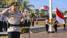 Kapolda Sulut Irjen Pol Yudo Hermanto, S.I.K., M.M., memimpin upacara yang diikuti Wakapolda Brigjen Pol Susetio Cahyadi, S.I.K., M.H., M.M., para pejabat utama, serta personel Polda Sulut.
Sumber: https://pilarportal.com/28/10/2026/kapolda-sulut-ajak-generasi-muda-hidupkan-semangat-sumpah-pemuda/
Penulis: pilarportal.com
