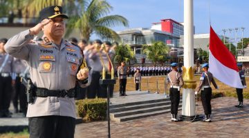 Kapolda Sulut Irjen Pol Yudo Hermanto, S.I.K., M.M., memimpin upacara yang diikuti Wakapolda Brigjen Pol Susetio Cahyadi, S.I.K., M.H., M.M., para pejabat utama, serta personel Polda Sulut.
Sumber: https://pilarportal.com/28/10/2026/kapolda-sulut-ajak-generasi-muda-hidupkan-semangat-sumpah-pemuda/
Penulis: pilarportal.com
