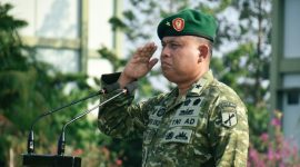Kasdam XIII/Merdeka Brigjen TNI Wahyu Eko Purnomo memimpin upacara peringatan Sumpah Pemuda ke-98 di lapangan Makodam XIII/Merdeka, Manado, Sulawesi Utara, Rabu (28/10/2026).
