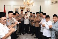 Silaturahmi Kapolri Jenderal Polisi Suyudi Ario Seto dengan Ketua Umum PBNU KH Abdul Hakim Mahfudz atau Gus Kikin beserta jajaran.(ist)