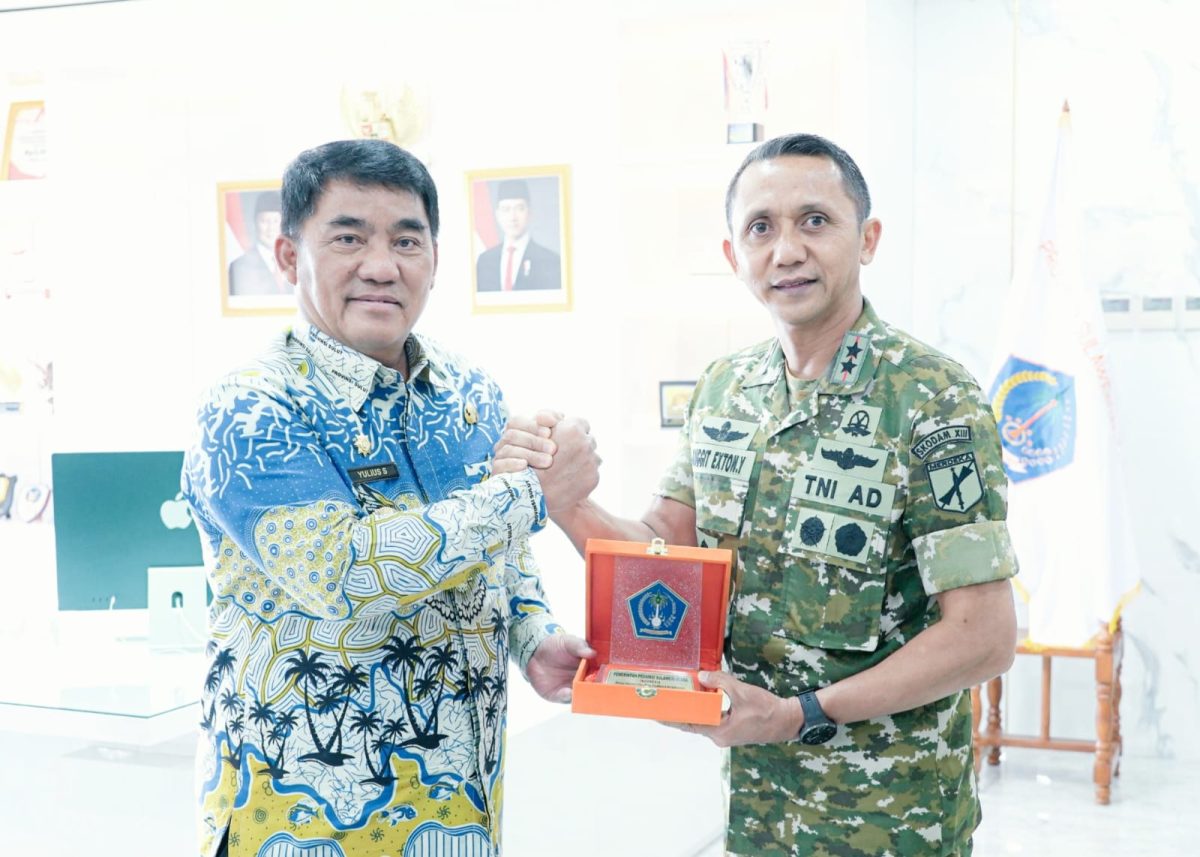 Pangdam XIII/Merdeka Mayjen TNI Anggit Exton Yustiawan bertemu dengan Gubernur Sulawesi Utara Mayjen TNI (Purn) Yulius Selvanus di Kantor Gubernur Sulut, Jumat (30/10/2026). (ist)