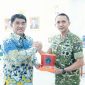 Pangdam XIII/Merdeka Mayjen TNI Anggit Exton Yustiawan bertemu dengan Gubernur Sulawesi Utara Mayjen TNI (Purn) Yulius Selvanus di Kantor Gubernur Sulut, Jumat (30/10/2026). (ist) 