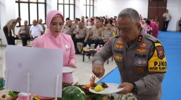 Kapolda Sulawesi Utara Irjen Pol Yudo Hermanto mengajak Bhayangkari terus mengembangkan potensi diri, menghasilkan karya positif, dan memperluas kontribusi bagi masyarakat.