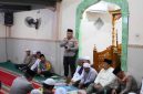Kapolda bersama sejumlah Pejabat Utama (PJU) Polda Sulut dan Kapolresta Manado Kombes Pol Irham Halid mengikuti kegiatan Subuh Keliling di Masjid Nurul Yaqin, Sario, Manado, Sabtu (31/10/2026). Ist