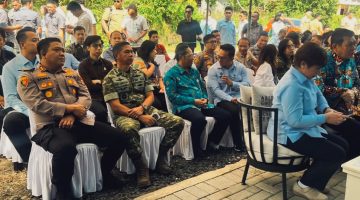 Kapolres Tomohon, AKBP Novrial Alberti Kombo, S.I.K., M.A.P., bersama Kapolsek Tombariri menghadiri kegiatan peresmian Satuan Pelayanan Pemenuhan Gizi (SPPG) di Desa Kumu, Kecamatan Tombariri. Jumat (3/10/2026).
