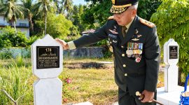 Pangdam XIII/Merdeka Mayjen TNI Mirza Agus bersama jajaran TNI mengikuti ziarah di Taman Makam Pahlawan (TMP) Kairagi, Manado, Jumat (2/10/2026).