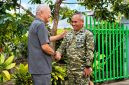 Pangdam XIII/Merdeka Mayjen TNI Mirza Agus, S.I.P., mengunjungi kediaman Brigjen TNI (Purn) Rudolf Samuel Warouw di Tondano, Minahasa, Jumat (2/10/2026).