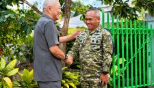 Pangdam XIII/Merdeka Mayjen TNI Mirza Agus, S.I.P., mengunjungi kediaman Brigjen TNI (Purn) Rudolf Samuel Warouw di Tondano, Minahasa, Jumat (2/10/2026).