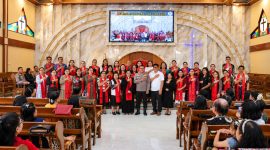 Kapolres Kotamobagu AKBP Abdul Kholik, S.H., S.I.K., M.A.P., mengajak masyarakat memperkuat kerukunan dan toleransi melalui program Minggu Kasih di Gereja Katare, Desa Poopo, Minggu (4/10/2026).