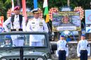 Dankodaeral VIII Laksda TNI Dery Triesananto Suhendi memimpin upacara peringatan HUT ke-81 TNI di Apron Lanudal Manado, Kabupaten Minahasa Utara, Senin (5/10/2026).
