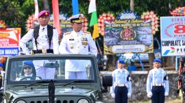 Dankodaeral VIII Laksda TNI Dery Triesananto Suhendi memimpin upacara peringatan HUT ke-81 TNI di Apron Lanudal Manado, Kabupaten Minahasa Utara, Senin (5/10/2026).