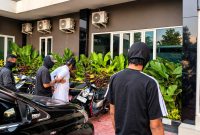 Densus 88 Antiteror Polri menangkap 11 tersangka dugaan tindak pidana terorisme dalam penindakan serentak di enam provinsi.