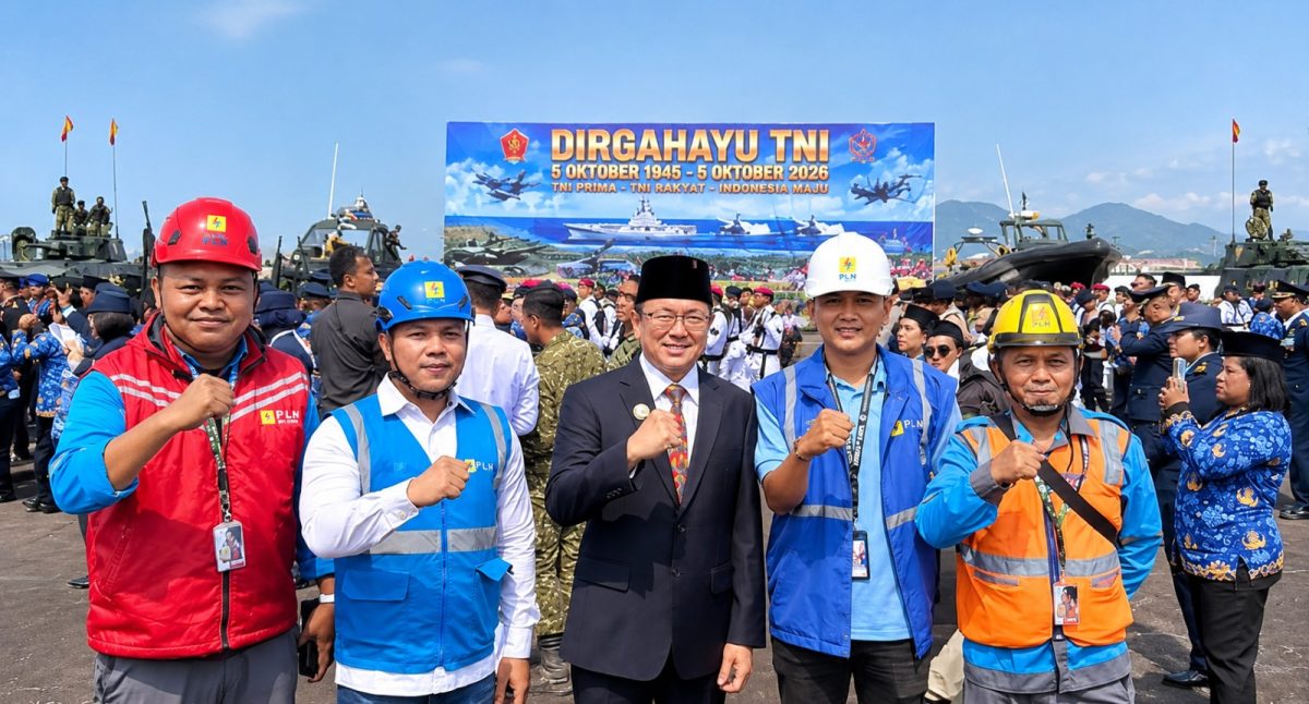PLN UP3 Manado memastikan pasokan listrik tetap andal selama upacara HUT ke-81 TNI di Apron Lanudal Manado, Senin (5/10/2026).