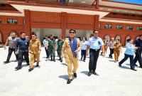 Gubernur Sulawesi Utara Mayjen TNI (Purn) Yulius Selvanus mendorong percepatan penyelesaian pembangunan dan fasilitas pendukung SMA Taruna Nusantara Kampus Langowan, Kabupaten Minahasa.