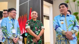Pangdam XIII/Merdeka Mayjen TNI Mirza Agus menghadiri penyerahan bantuan pangan oleh Menteri Koordinator Bidang Pangan RI Zulkifli Hasan kepada masyarakat Sulawesi Utara, Kamis (8/10/2026).