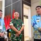 Pangdam XIII/Merdeka Mayjen TNI Mirza Agus menghadiri penyerahan bantuan pangan oleh Menteri Koordinator Bidang Pangan RI Zulkifli Hasan kepada masyarakat Sulawesi Utara, Kamis (8/10/2026).