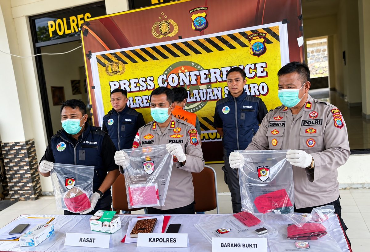 Polres Sitaro mengamankan pria berinisial FM dalam kasus dugaan peredaran sabu. Polisi menyita 43 paket dengan berat bersih 9,12 gram.