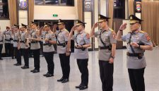 Kapolri Jenderal Polisi Suyudi Ario Seto memimpin upacara serah terima jabatan (sertijab) Inspektur Pengawasan Umum (Irwasum) Polri dan empat Kepala Kepolisian Daerah (Kapolda) di Rupattama Mabes Polri, Jakarta, Jumat (9/10/2026).