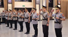 Kapolri Jenderal Polisi Suyudi Ario Seto memimpin upacara serah terima jabatan (sertijab) Inspektur Pengawasan Umum (Irwasum) Polri dan empat Kepala Kepolisian Daerah (Kapolda) di Rupattama Mabes Polri, Jakarta, Jumat (9/10/2026).