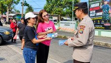 Polres Minut turun langsung ke tengah masyarakat untuk memperluas informasi penerimaan murid baru SMA Kemala Taruna Bhayangkara Tahun Ajaran 2027/2028.