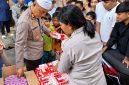 Polsek Wenang Polresta Manado mempererat hubungan dengan masyarakat melalui program sosial Nasi Jumat (NASJUM) di Masjid Awwabiyn, Kampung Kodo, Kelurahan Lawangirung, Kecamatan Wenang, Kota Manado, Jumat (9/10/2026).