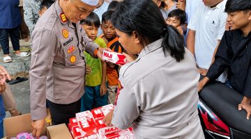 Polsek Wenang Polresta Manado mempererat hubungan dengan masyarakat melalui program sosial Nasi Jumat (NASJUM) di Masjid Awwabiyn, Kampung Kodo, Kelurahan Lawangirung, Kecamatan Wenang, Kota Manado, Jumat (9/10/2026).