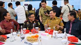 Pelaksana Tugas (Plt.) Kepala Kejaksaan Tinggi Sulawesi Utara, Dr. Feri Tas, S.H., M.Hum., M.Si., menghadiri rapat tersebut sebagai bagian dari upaya memperkuat sinergi dalam penyelenggaraan pemerintahan daerah.