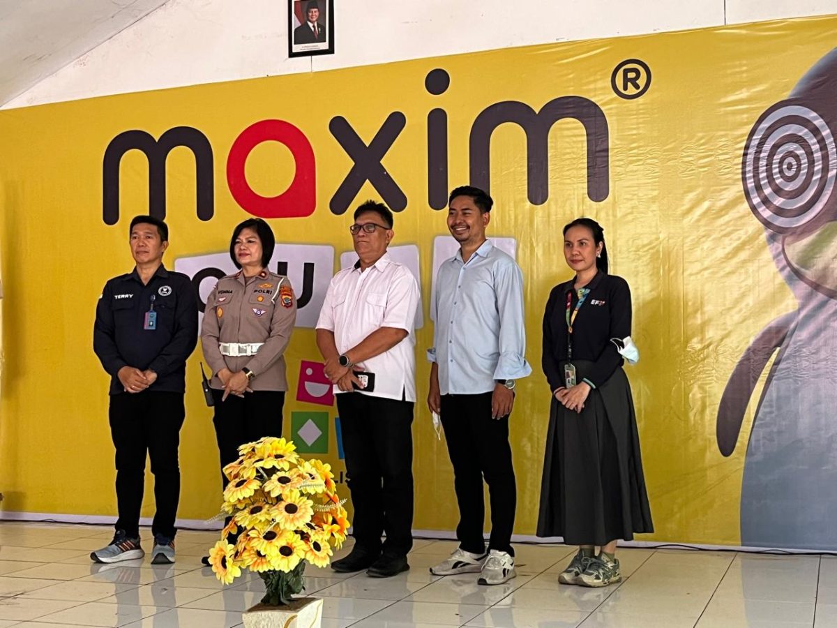 Lebih dari 80 pelajar SMA/SMK di Kota Manado mengikuti kompetisi cerdas cermat Maxim Quiz: English Brain Game yang digelar Maxim bersama Dinas Pendidikan Daerah Provinsi Sulawesi Utara.