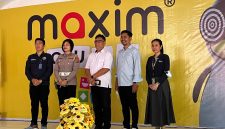 Lebih dari 80 pelajar SMA/SMK di Kota Manado mengikuti kompetisi cerdas cermat Maxim Quiz: English Brain Game yang digelar Maxim bersama Dinas Pendidikan Daerah Provinsi Sulawesi Utara.