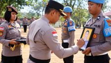 Polres Kepulauan Talaud menjatuhkan sanksi Pemberhentian Tidak Dengan Hormat (PTDH) terhadap tiga personel Polri berdasarkan keputusan Kapolda Sulawesi Utara, Rabu (14/10/2026).