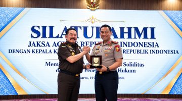 Kapolri Suyudi Ario Seto bertemu Jaksa Agung ST Burhanuddin untuk memperkuat sinergi penegakan hukum.